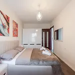 Unbeatable Location - Walkable 地拉那