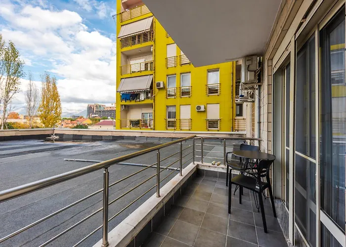 Unbeatable Location - Walkable *