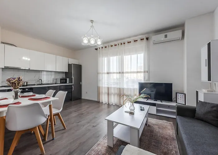 Unbeatable Location - Walkable דירה טיראנה