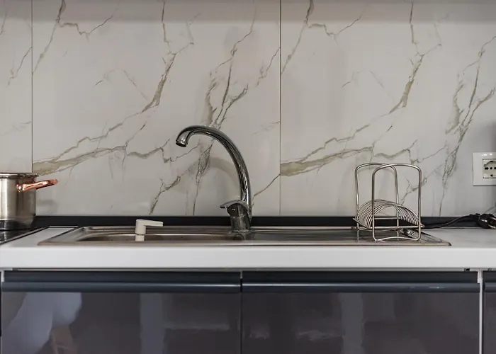 Unbeatable Location - Walkable * טיראנה