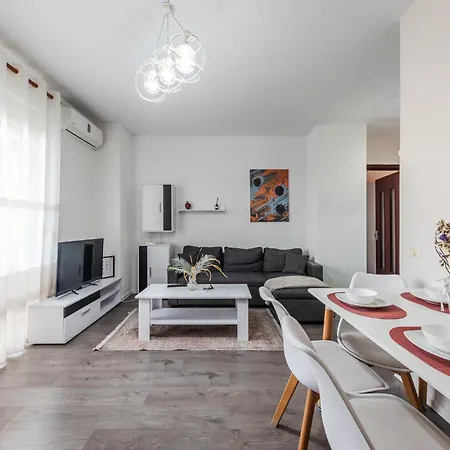 Unbeatable Location - Walkable * Tirana
