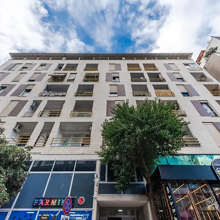 New Boulevard / 10' Walk From Center