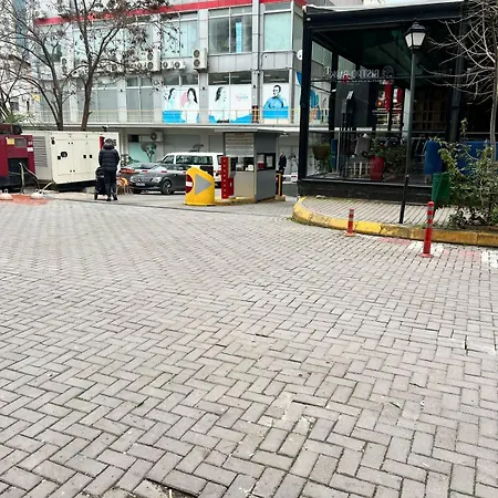 New Boulevard / 10' Walk From Center *